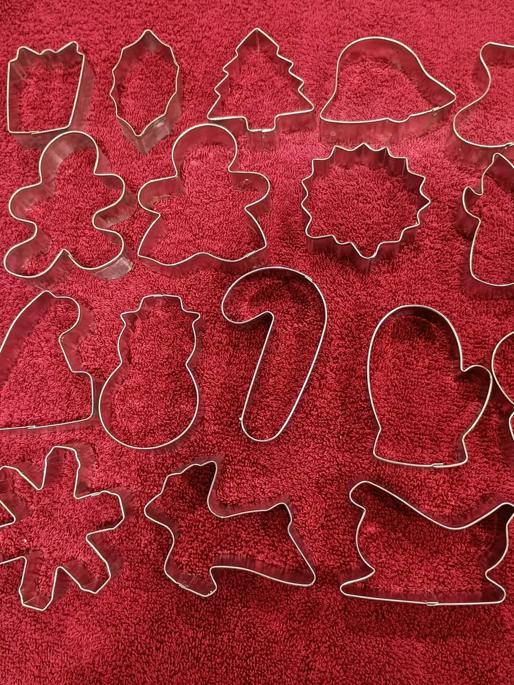 Wilton Red Holiday Cookie Cutter Set - 18-Piece